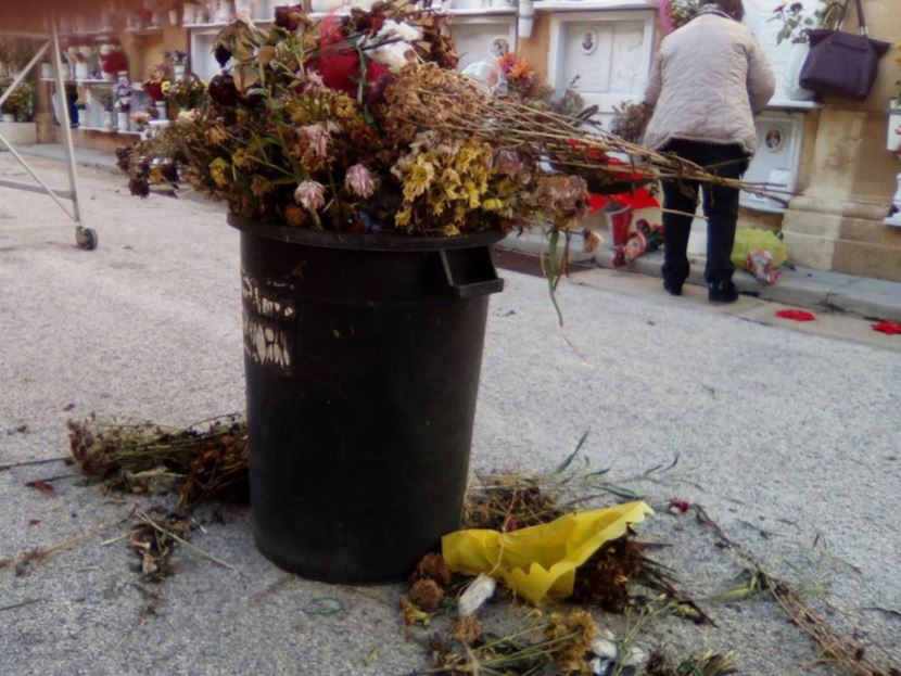 spazzature_cimitero